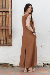 Vestido Sofía en Lino sin mangas con bolsillos y aberturas - Color Moca