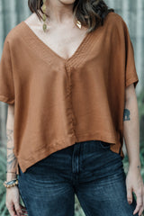 Blusa Zhara con mangas cuello en V- Lino Moca