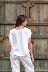 Blusa básica en cuello bandeja - Blanca
