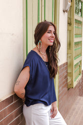 Blusa básica en cuello bandeja - Azul Oscuro