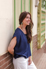 Blusa básica en cuello bandeja - Azul Oscuro