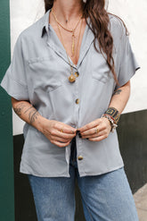 Camisa classic recta con botones - Gris