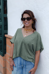 Blusa Zhara con mangas cuello en V- Color Verde Oliva