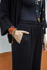 Pantalón Zhara pescador con bolsillos y cintura enresortada - Color Negro