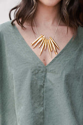 Blusa Zhara con mangas cuello en V- Color Verde Oliva