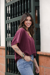 Blusa Zhara con mangas cuello en V- Color borgoña