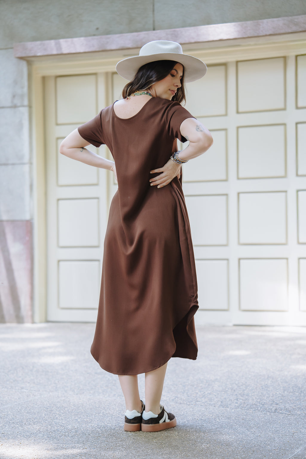 Vestido Alma multipropósito cuello en V o redondo - Café Oscuro