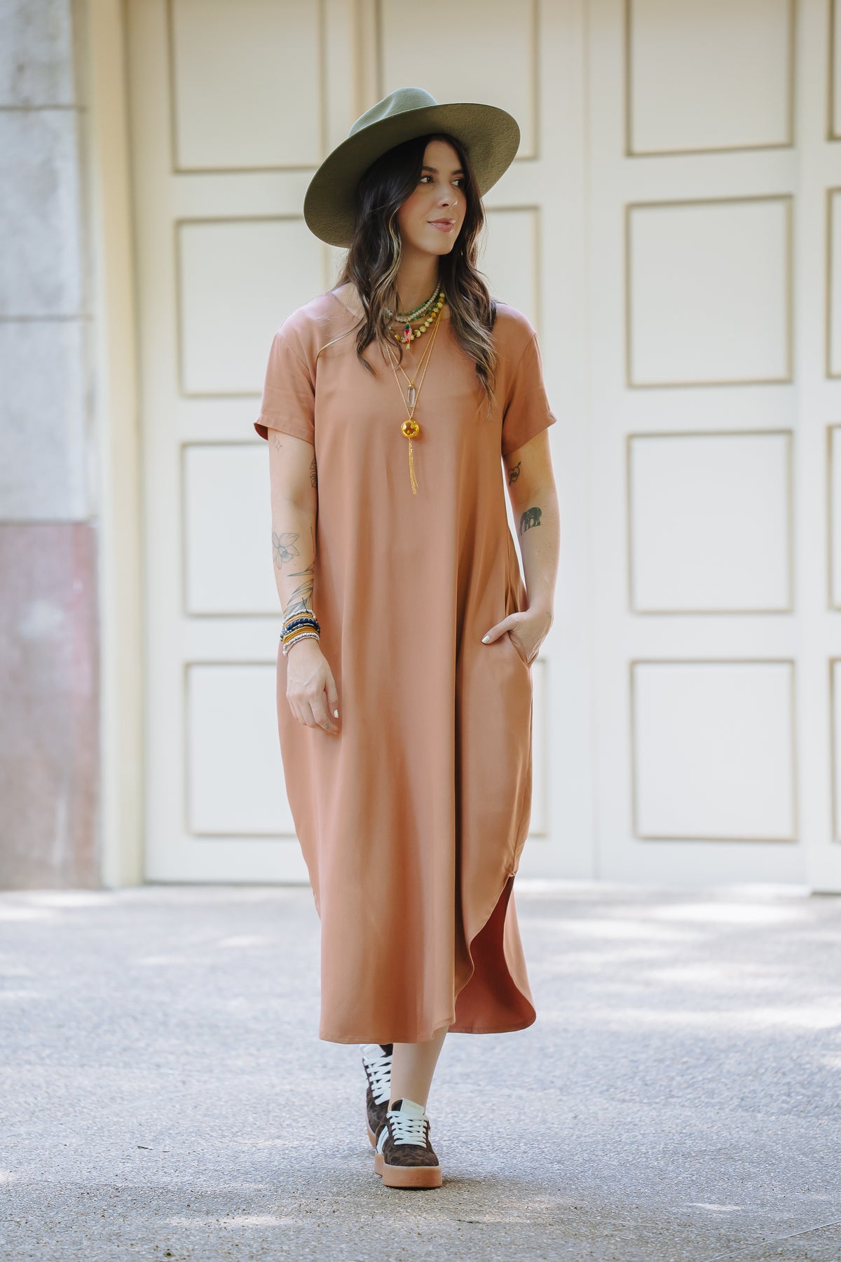 Vestido Alma multipropósito cuello en V o redondo - Avellana