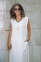 Vestido Sofía en Lino sin mangas con bolsillos y aberturas - Color Semilla