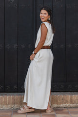 Vestido Sofía en Lino sin mangas con bolsillos y aberturas - Color Semilla