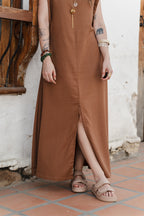 Vestido Sofía en Lino sin mangas con bolsillos y aberturas - Color Moca