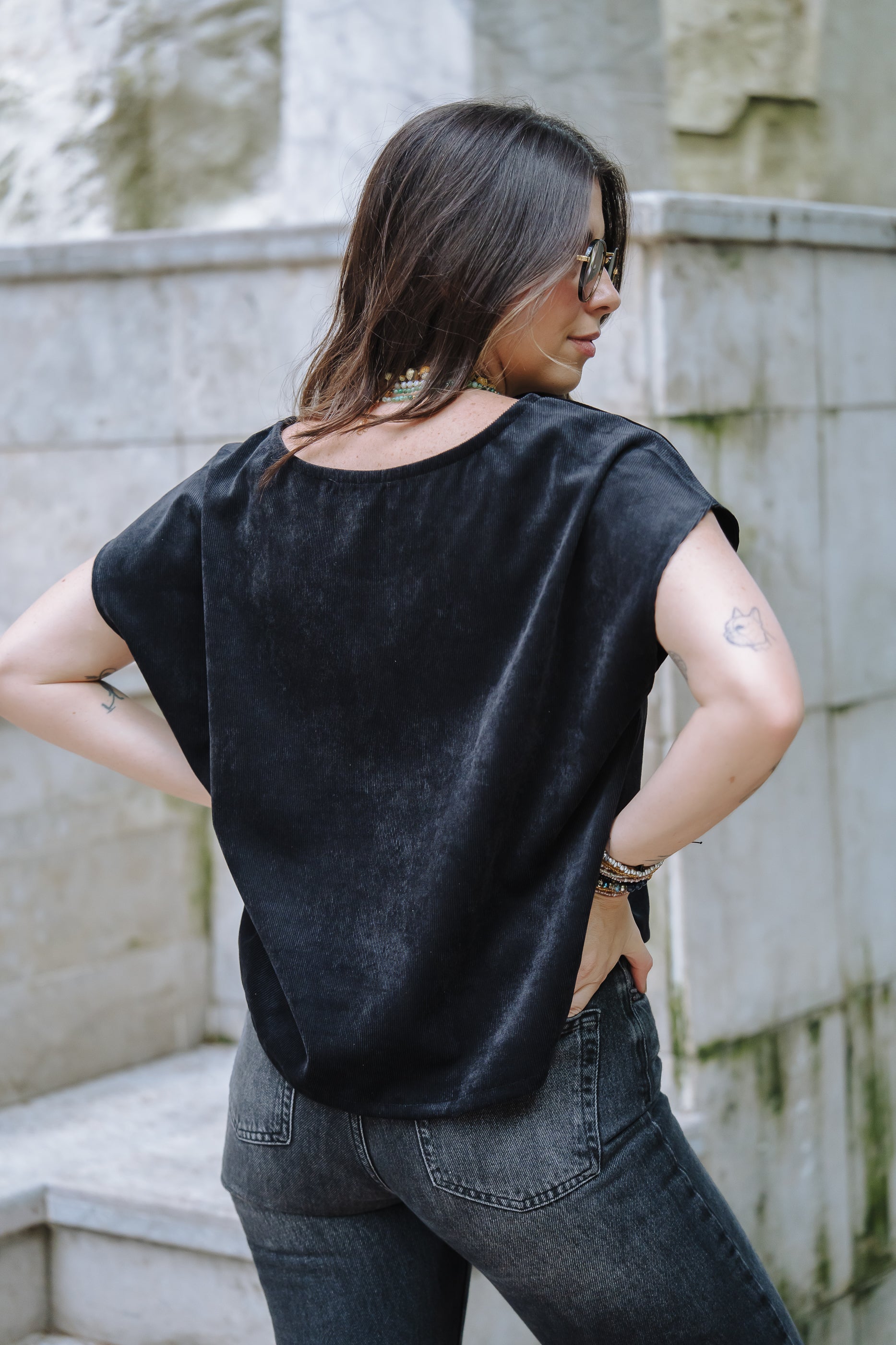 Blusa Cuello Bandeja - Corduroy Negra