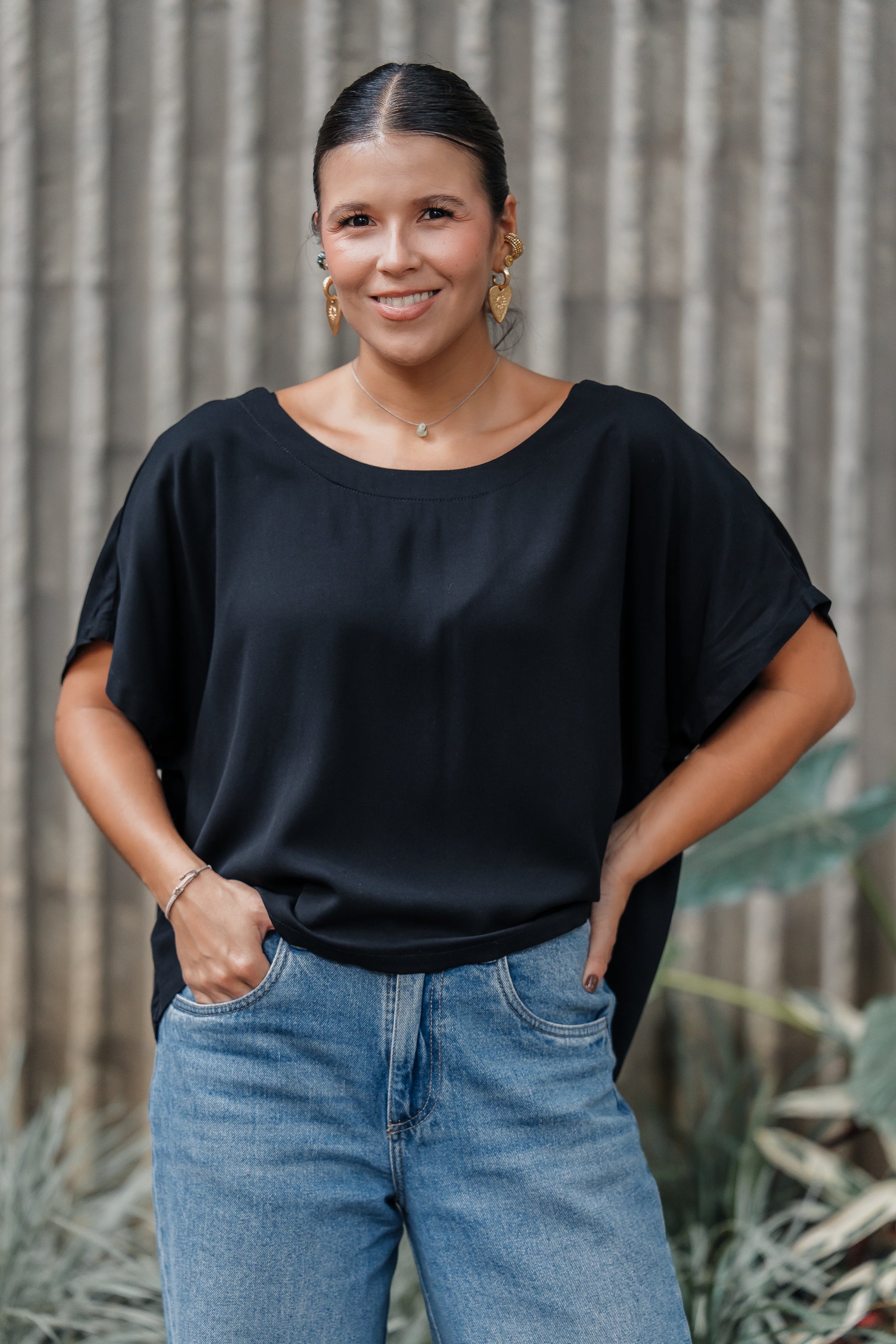 Blusa Amalia con mangas cuello redondo - Color Negro
