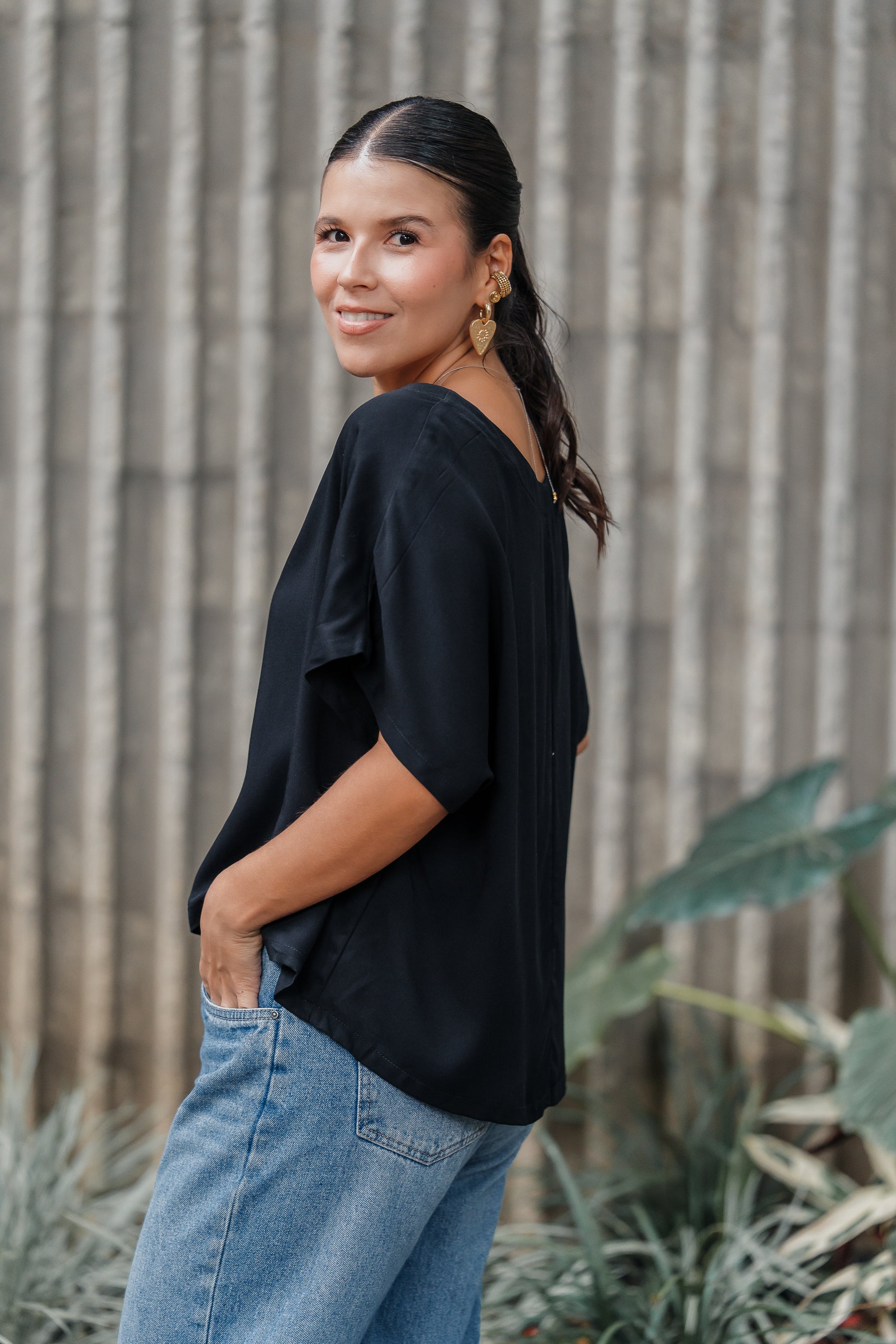Blusa Amalia con mangas cuello redondo - Color Negro