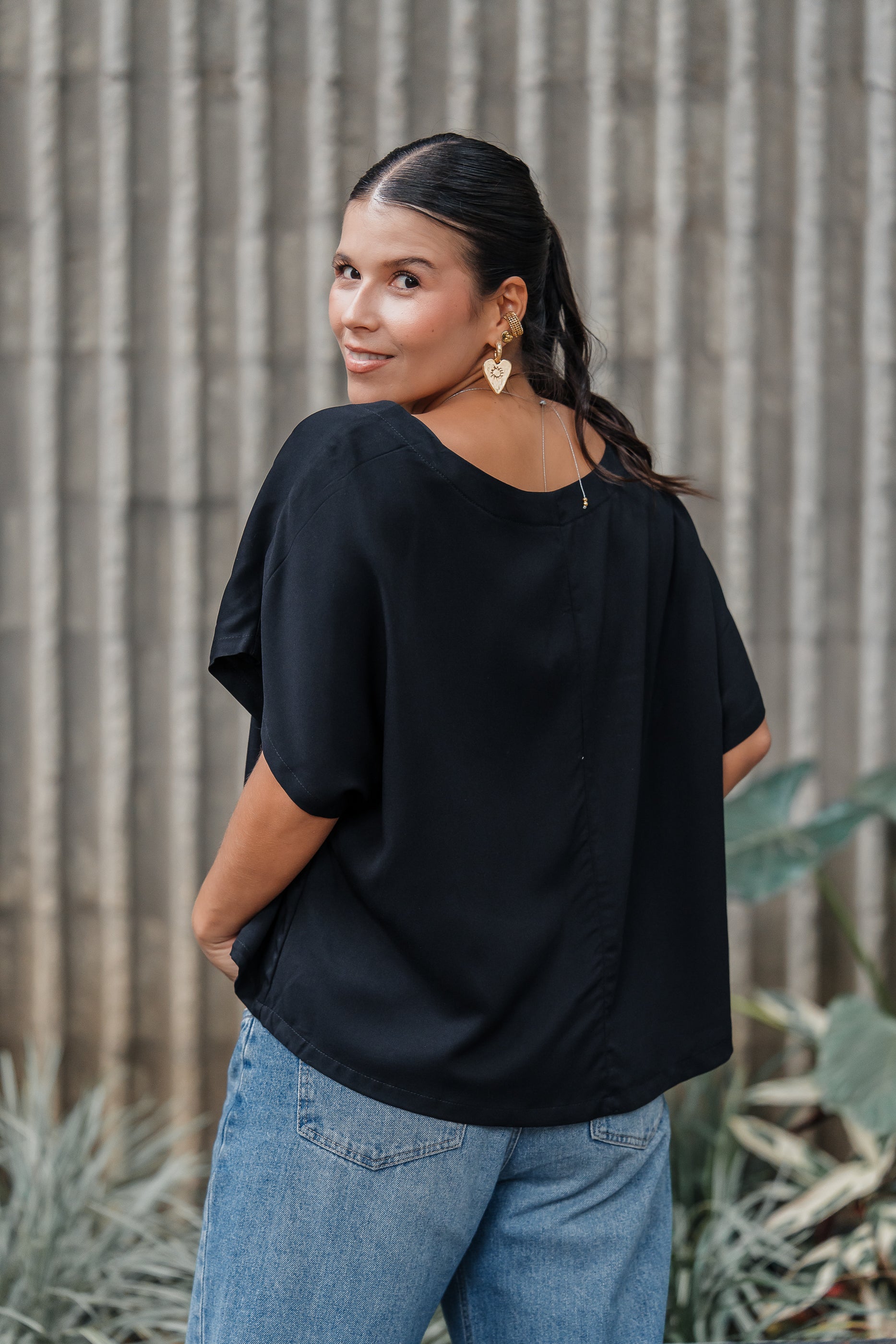 Blusa Amalia con mangas cuello redondo - Color Negro