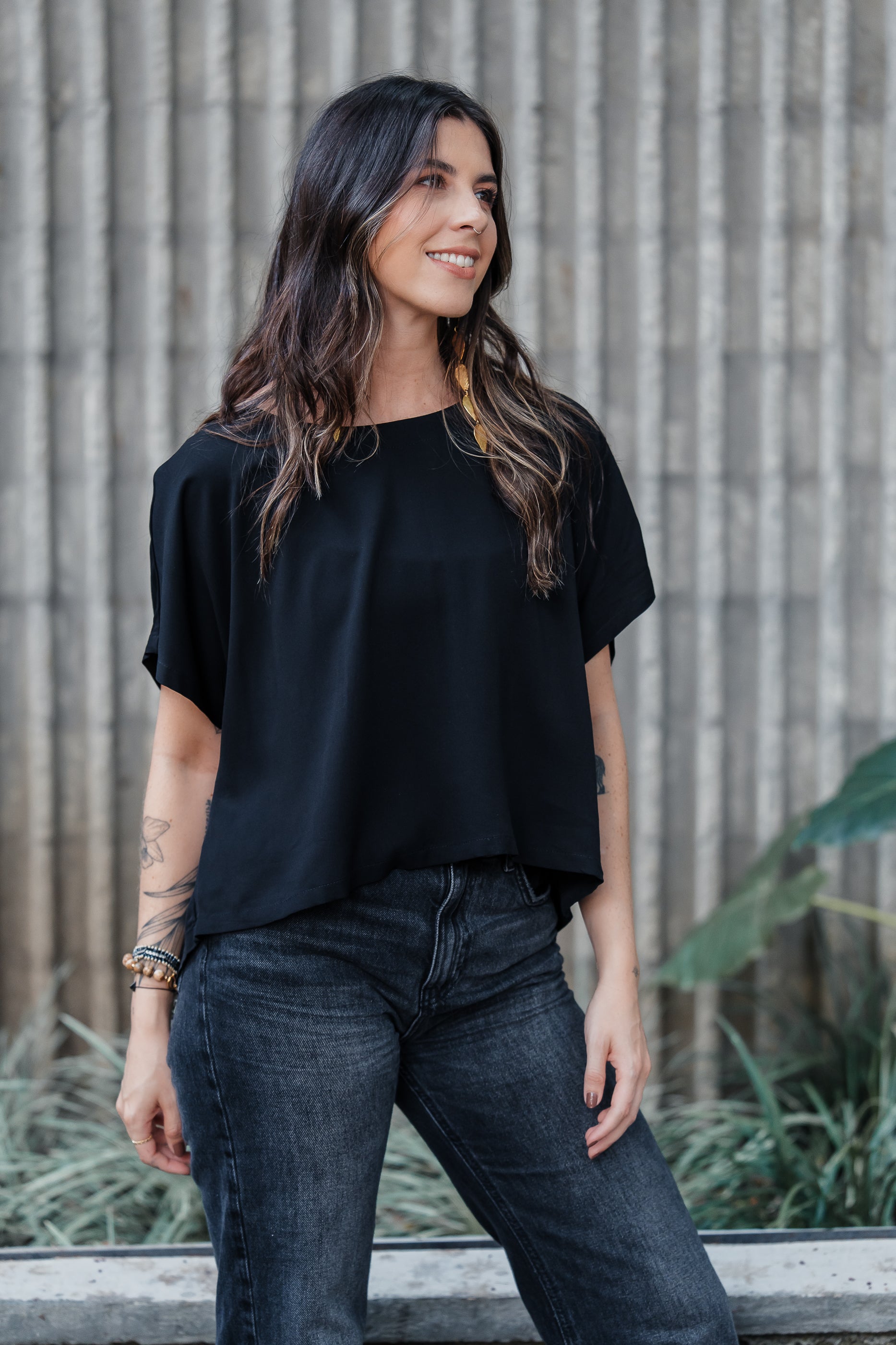 Blusa Amalia con mangas cuello redondo - Color Negro