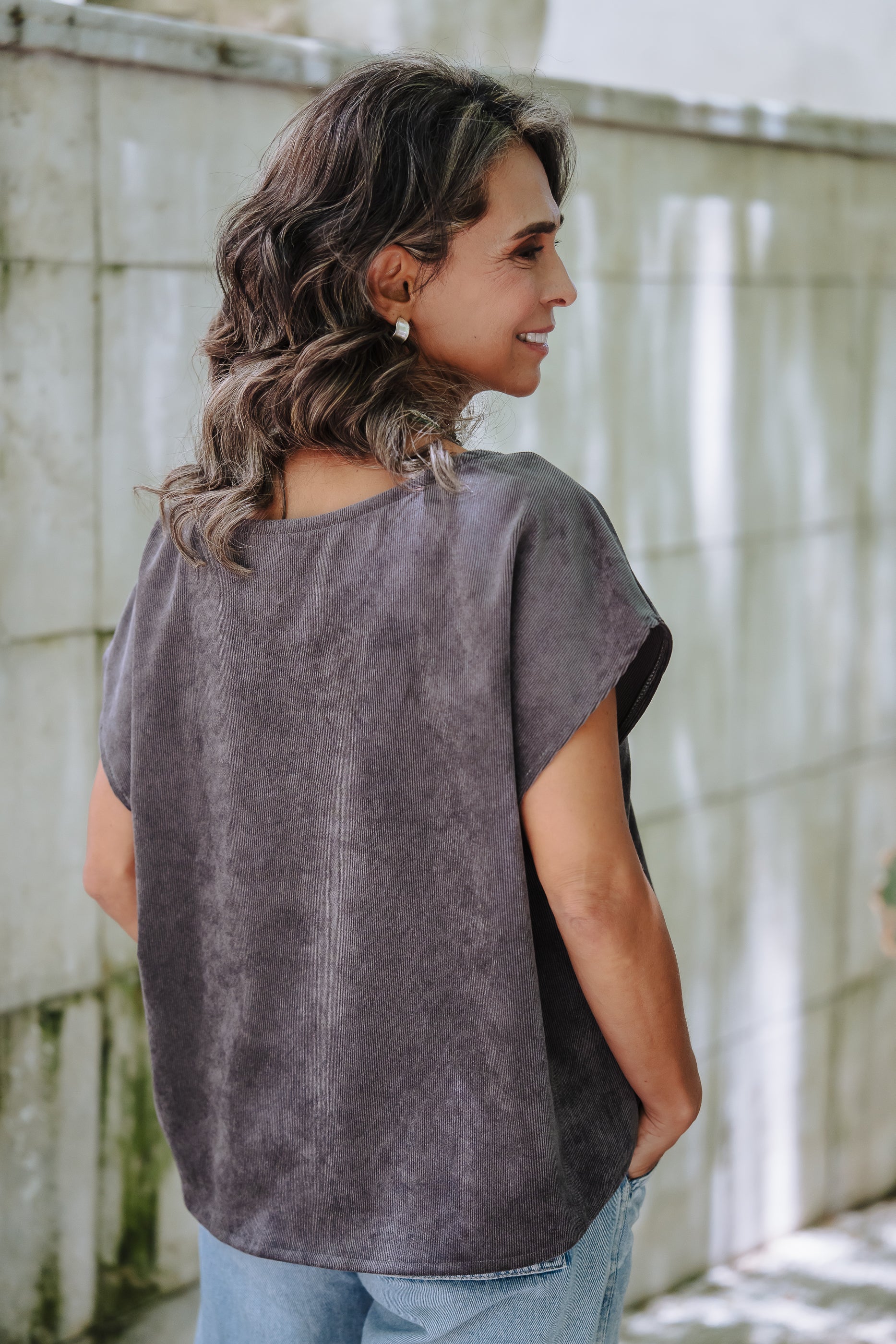 Blusa Cuello Bandeja - Corduroy Gris Plutón Imagen secundaria del producto