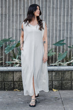 Vestido Sofía en Lino sin mangas con bolsillos y aberturas - Color Semilla