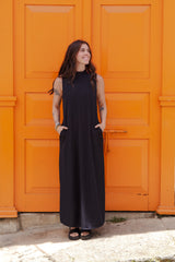 Vestido LUPE cuello alto sin mangas con aberturas - Negro