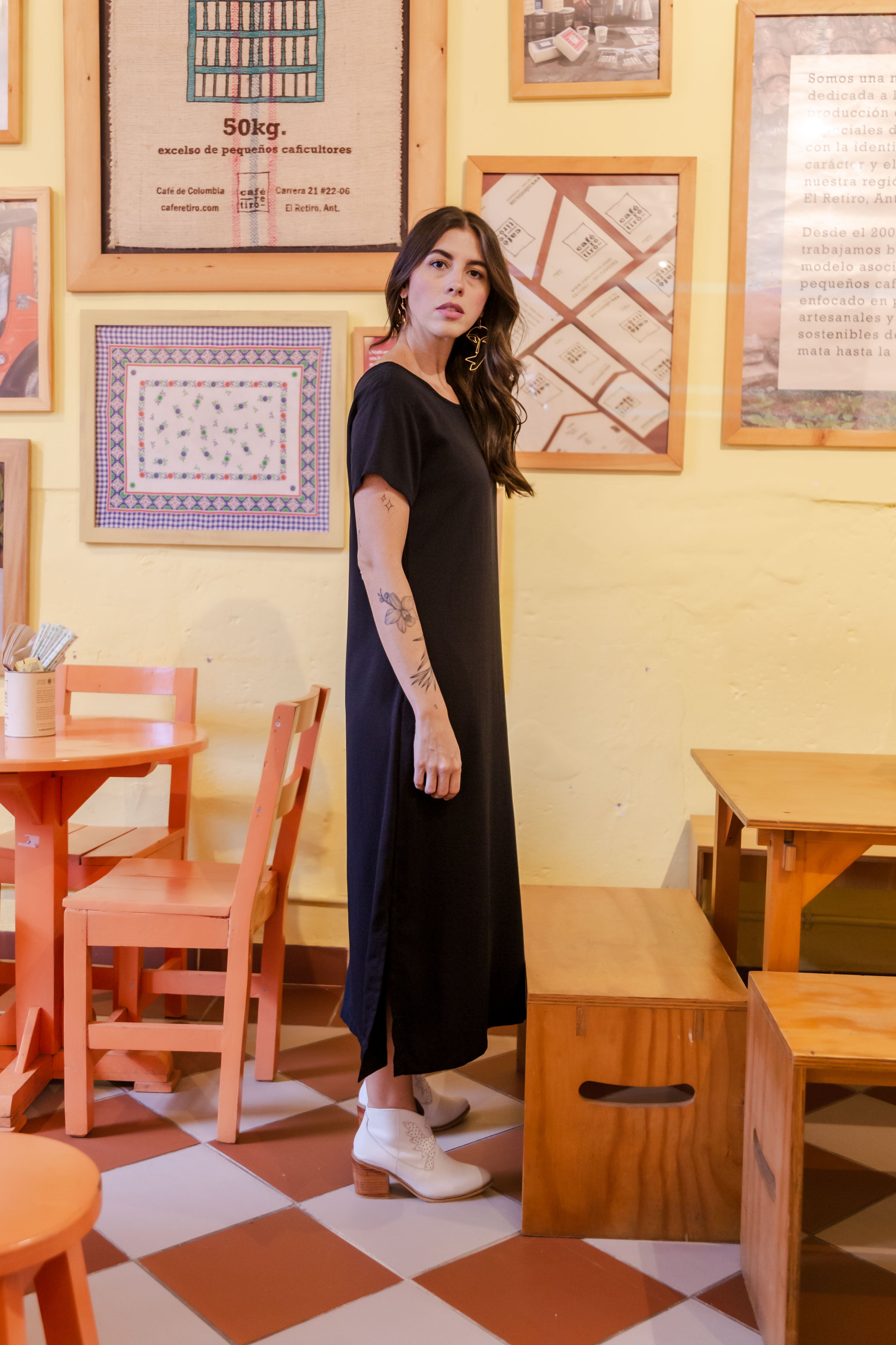 Vestido Alma Recto cuello en v o redondo  - Negro