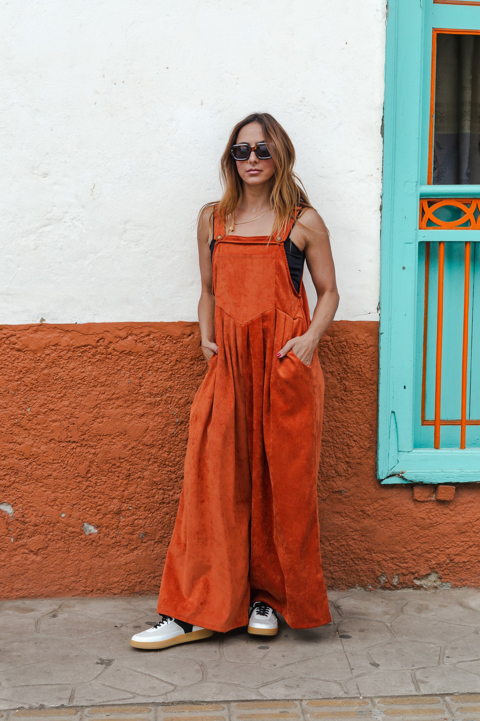 Overall Étnica corduroy sin mangas con bolsillos - Zapote