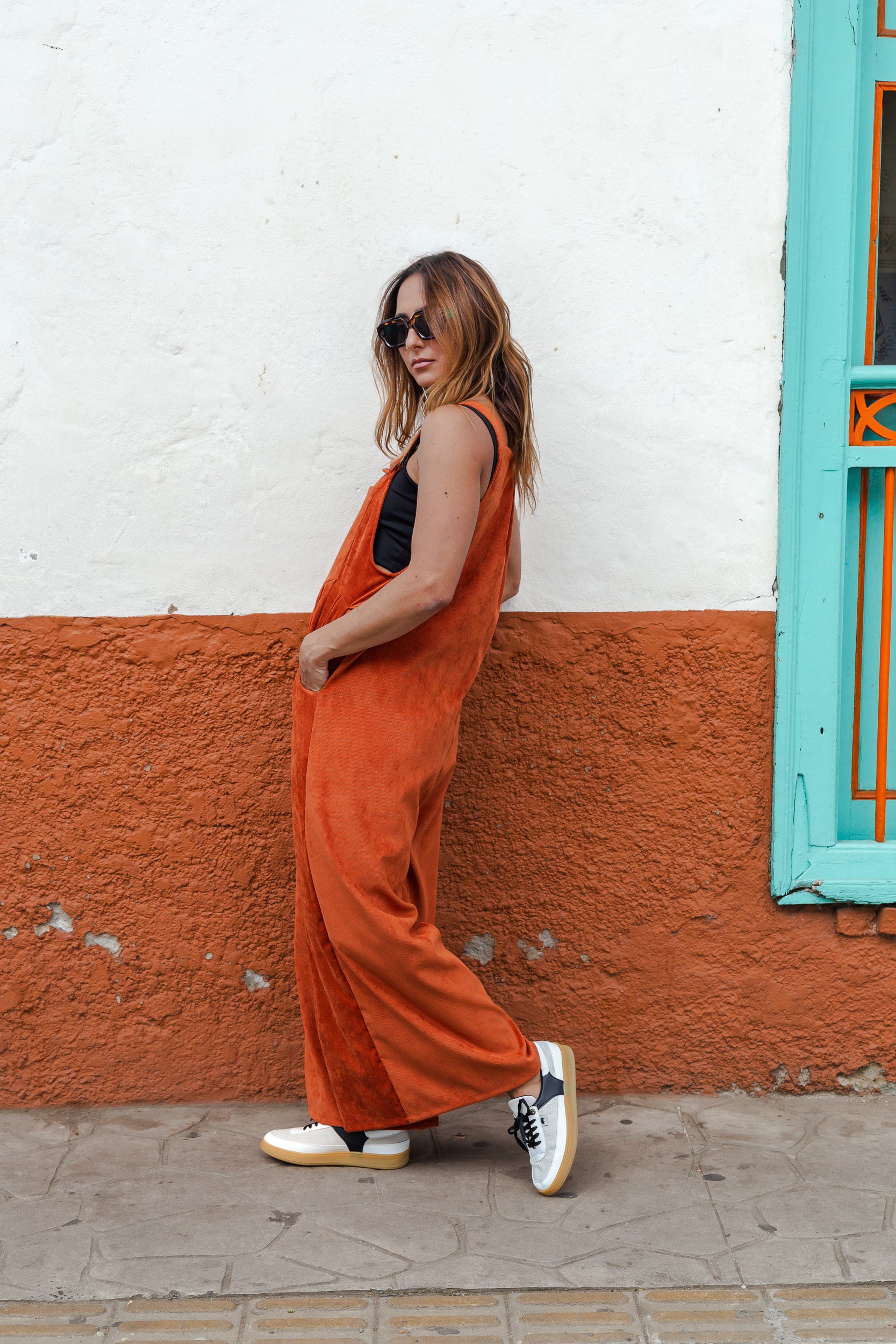 Overall Étnica corduroy sin mangas con bolsillos - Zapote
