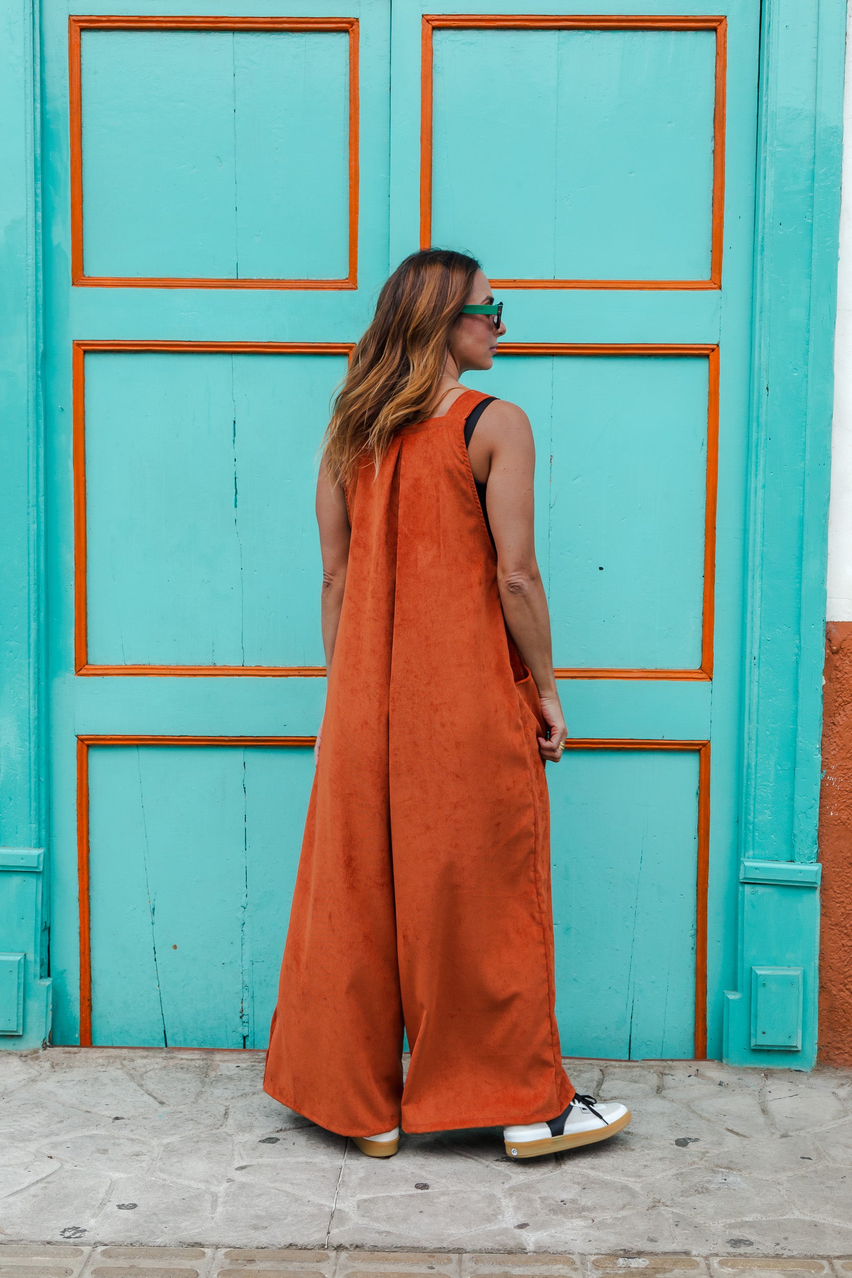 Overall Étnica corduroy sin mangas con bolsillos - Zapote
