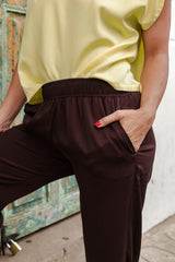 Pantalón Anastacia con bolsillos y cintura enresortada - Café Oscuro