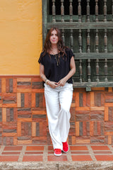 Blusa básica en cuello bandeja - Negra