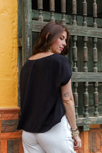 Blusa Cuello Bandeja Negra Talla U