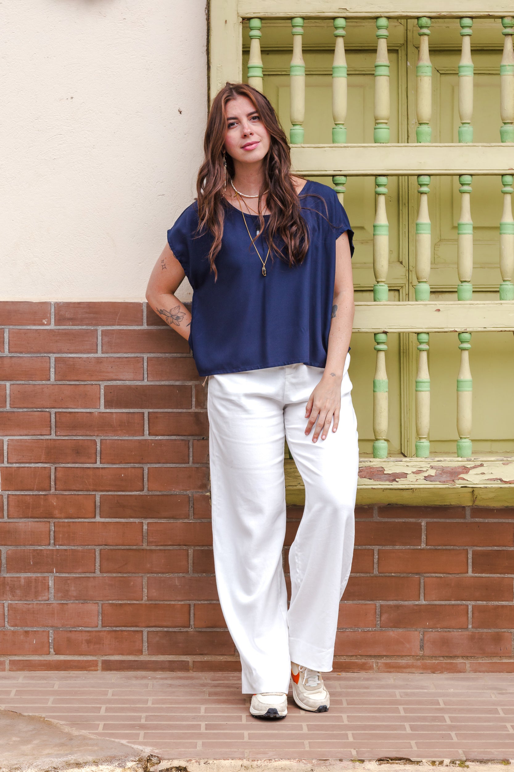 Blusa básica en cuello bandeja - Azul Oscuro