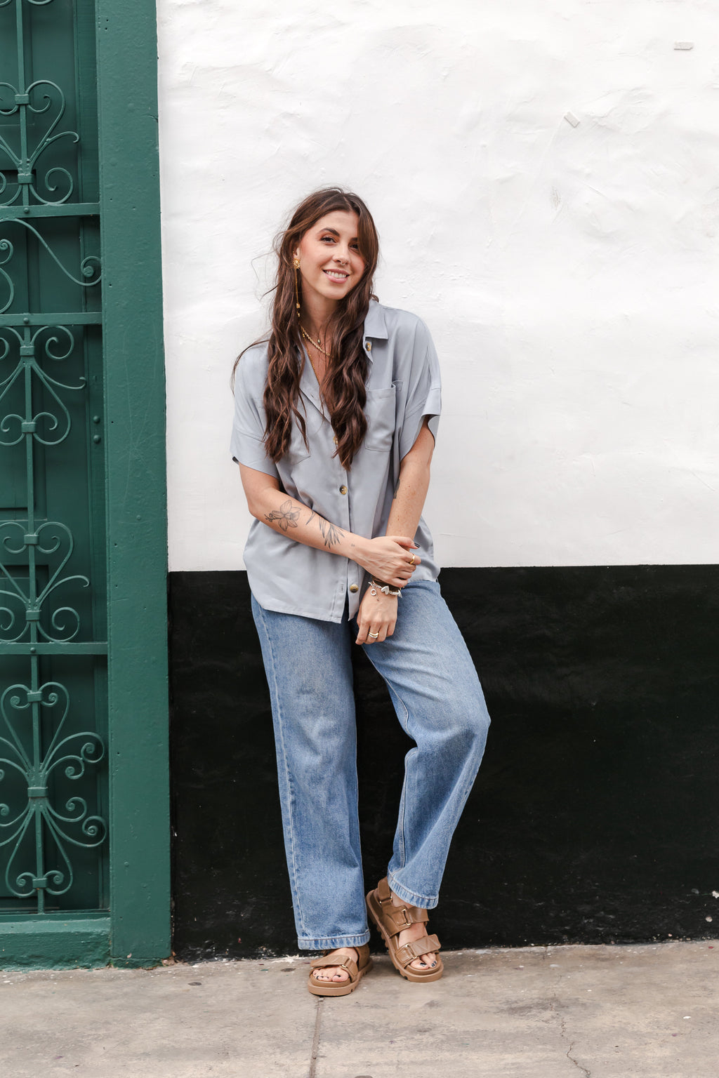 Camisa classic recta con botones - Gris