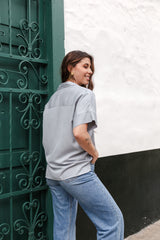 Camisa Classic recta con botones  - Gris claro