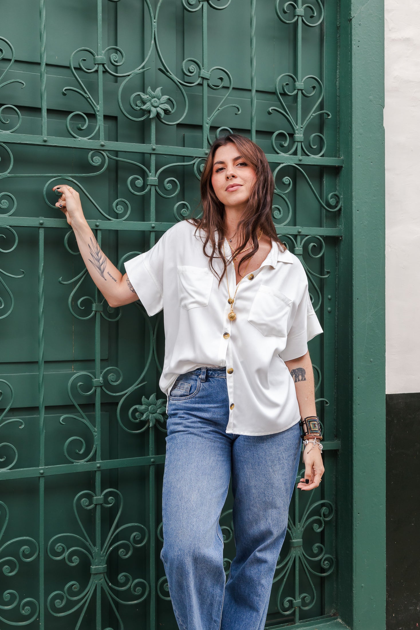 Camisa Classic recta con botones  - Blanca