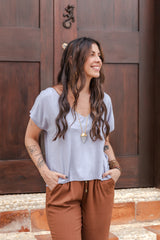 Blusa Nicanora cuello en V  - Gris