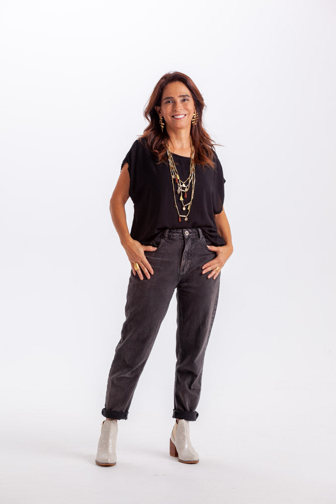 Blusa básica en cuello bandeja - Negra