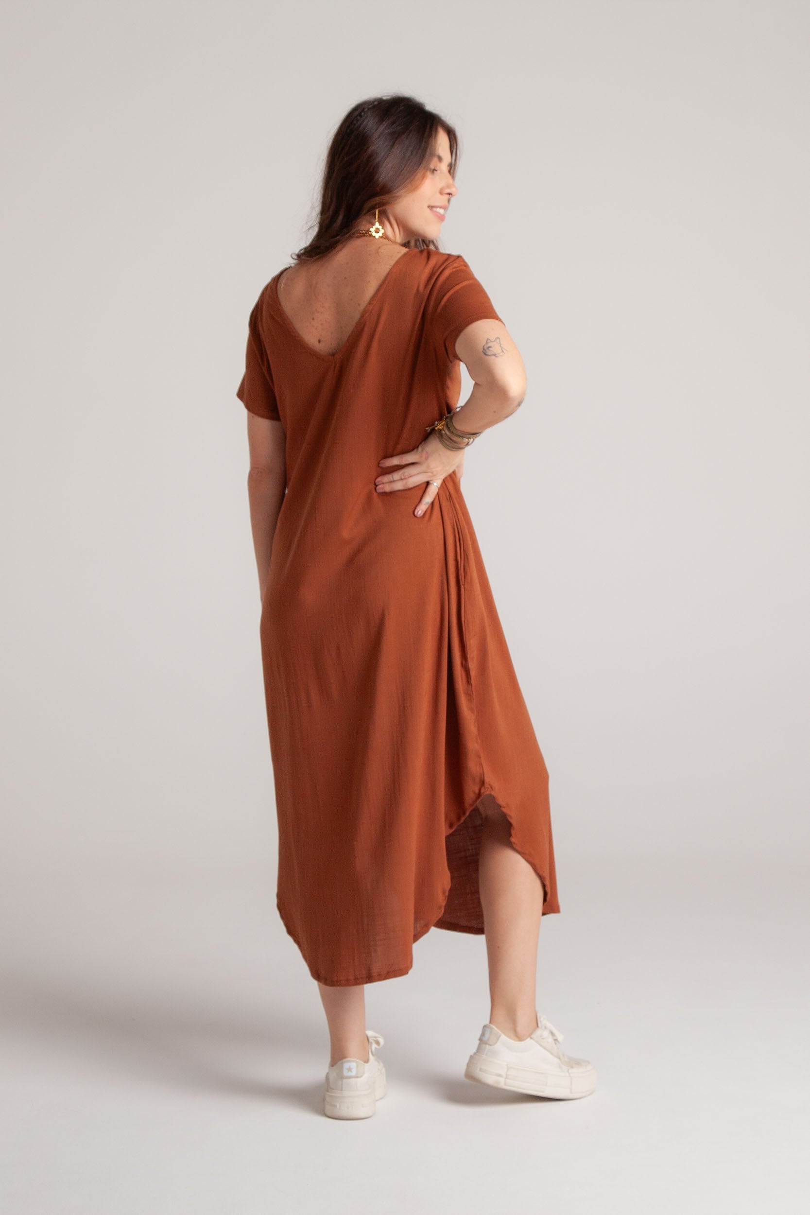 Vestido Alma multi cuello en v o redondo con bolsillos - Café Valery