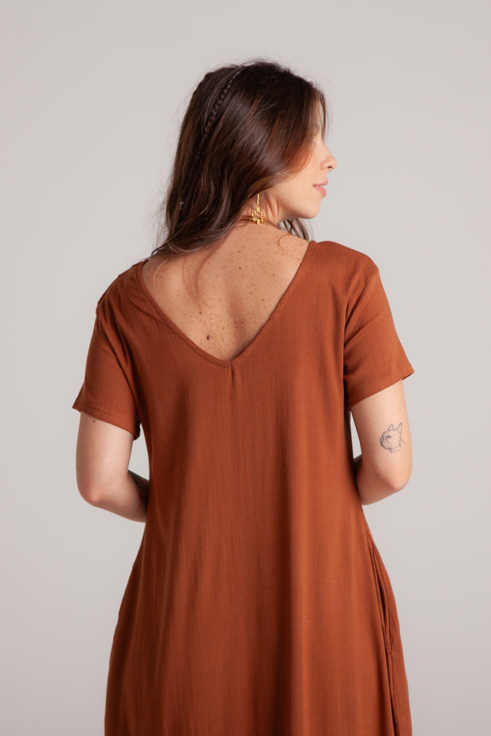 Vestido Alma multi cuello en v o redondo con bolsillos - Café Valery