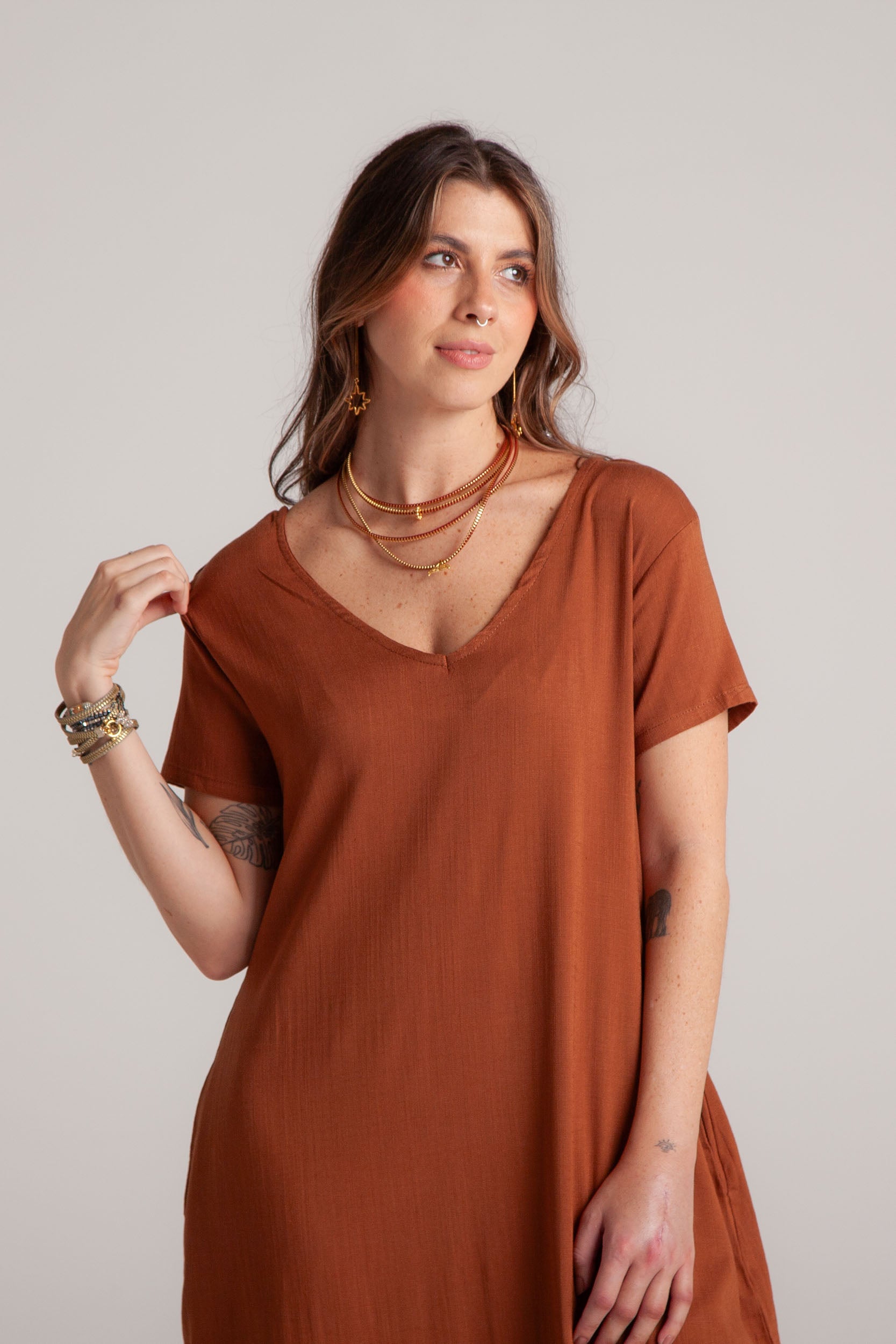 Vestido Alma multi cuello en v o redondo con bolsillos - Café Valery