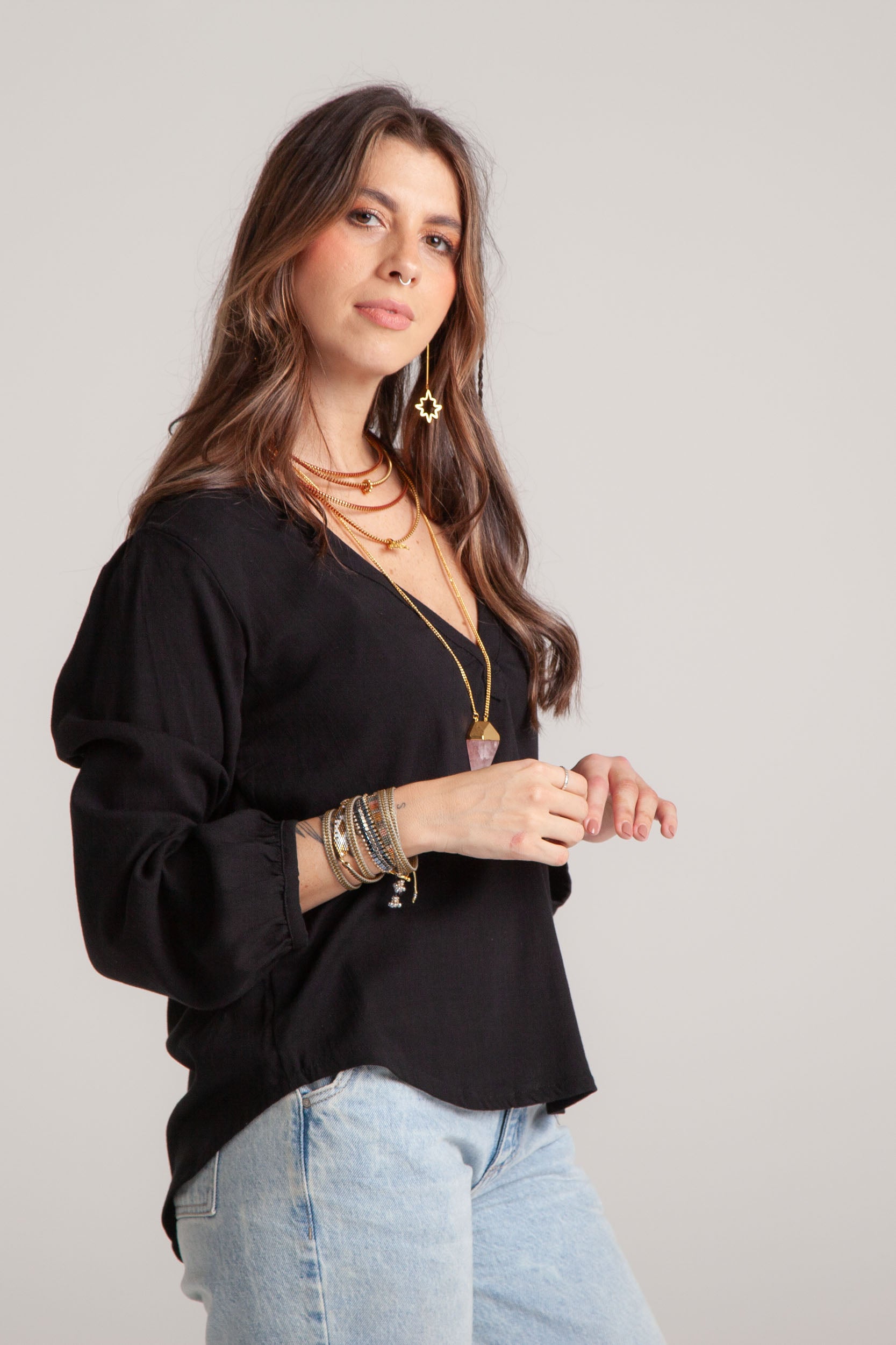Blusa Ama manga larga cuello en V - Negra