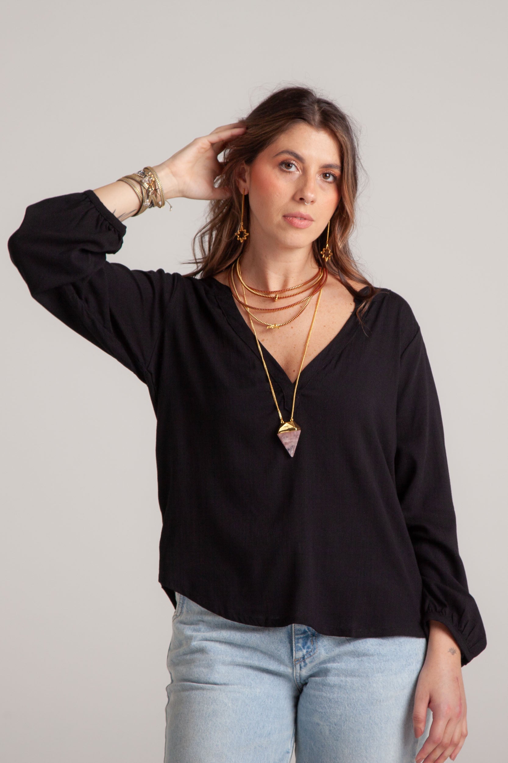 Blusa Ama manga larga cuello en V - Negra