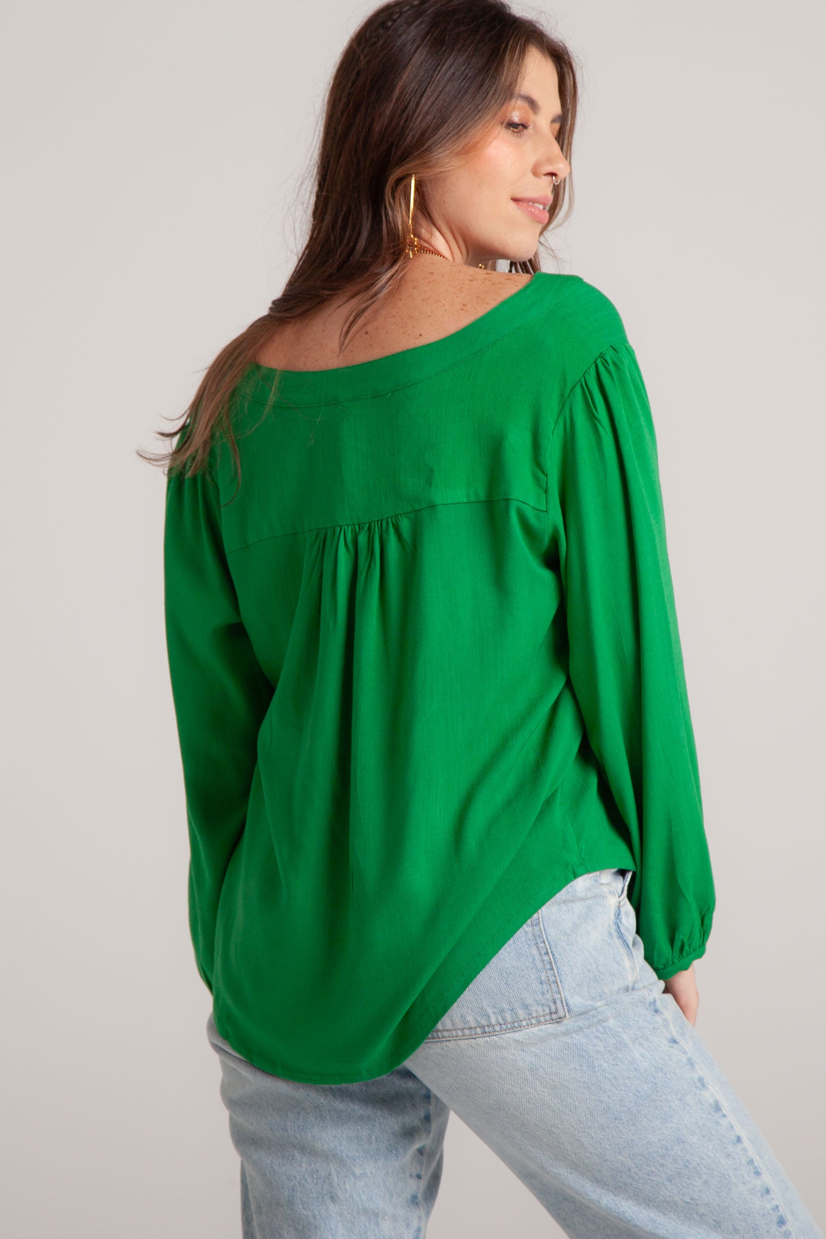 Blusa Ama manga larga cuello en V - Verde Trébol