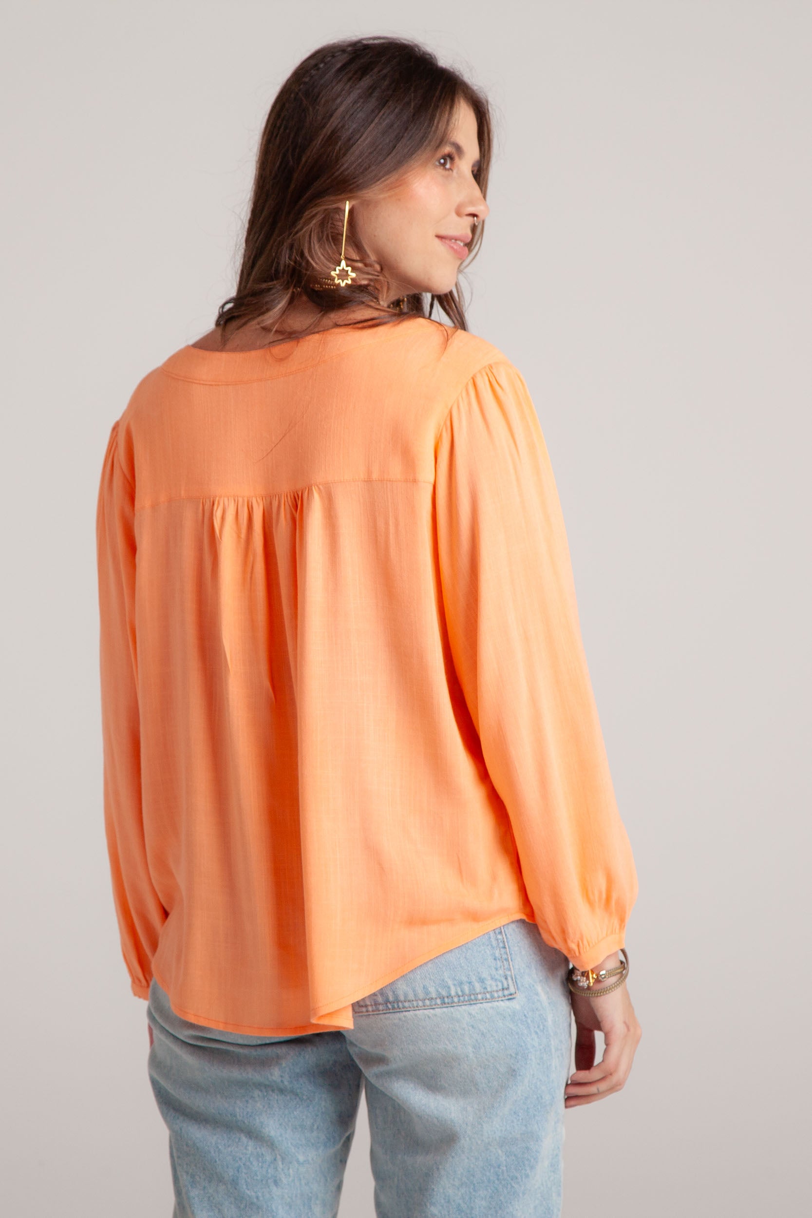 Blusa Ama manga larga cuello en V - Mandarina