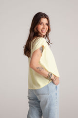 Blusa básica en cuello bandeja - Amarilla