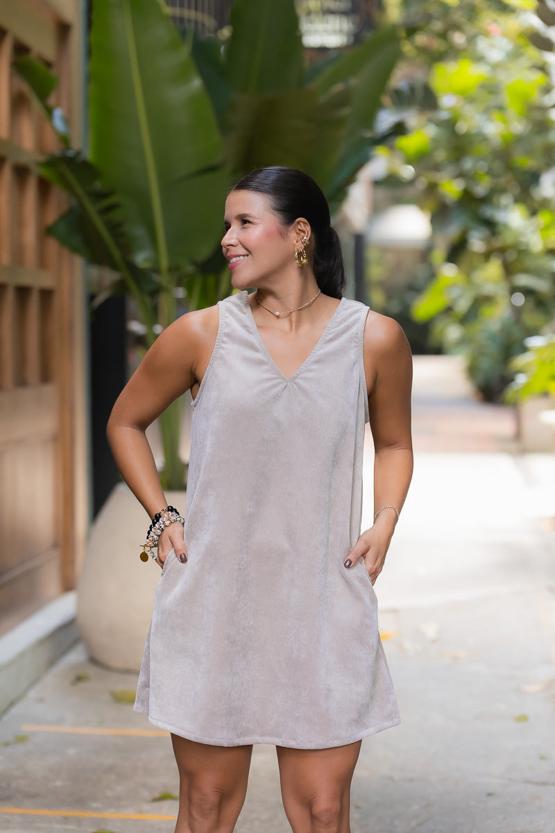 Vestido en pana corto con bolsillos - Almendra