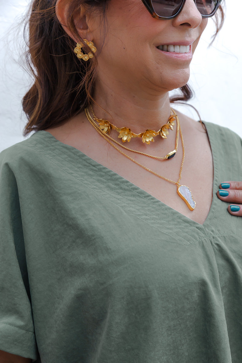 Blusa Zhara con mangas cuello en V- Color Verde Oliva