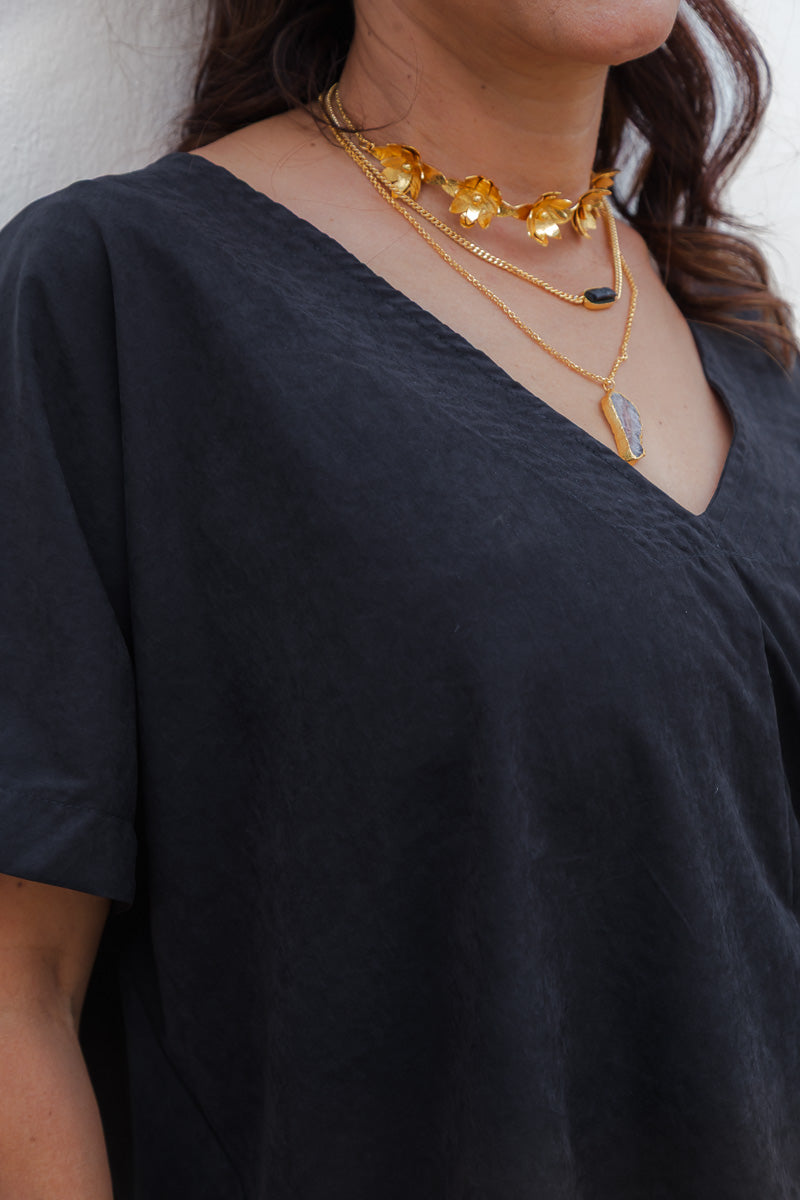 Blusa Zhara con mangas cuello en V- Color negro