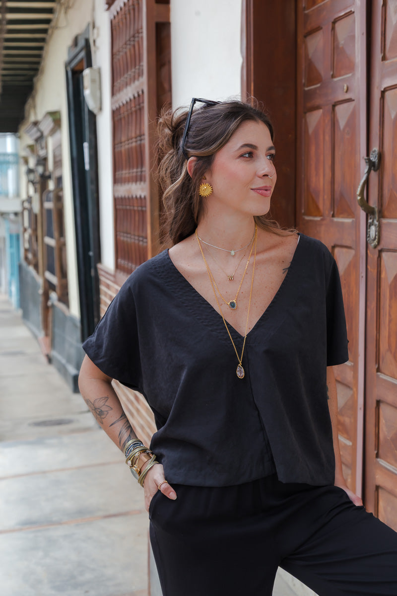 Blusa Zhara con mangas cuello en V- Color negro
