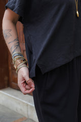 Blusa Zhara con mangas cuello en V- Color negro