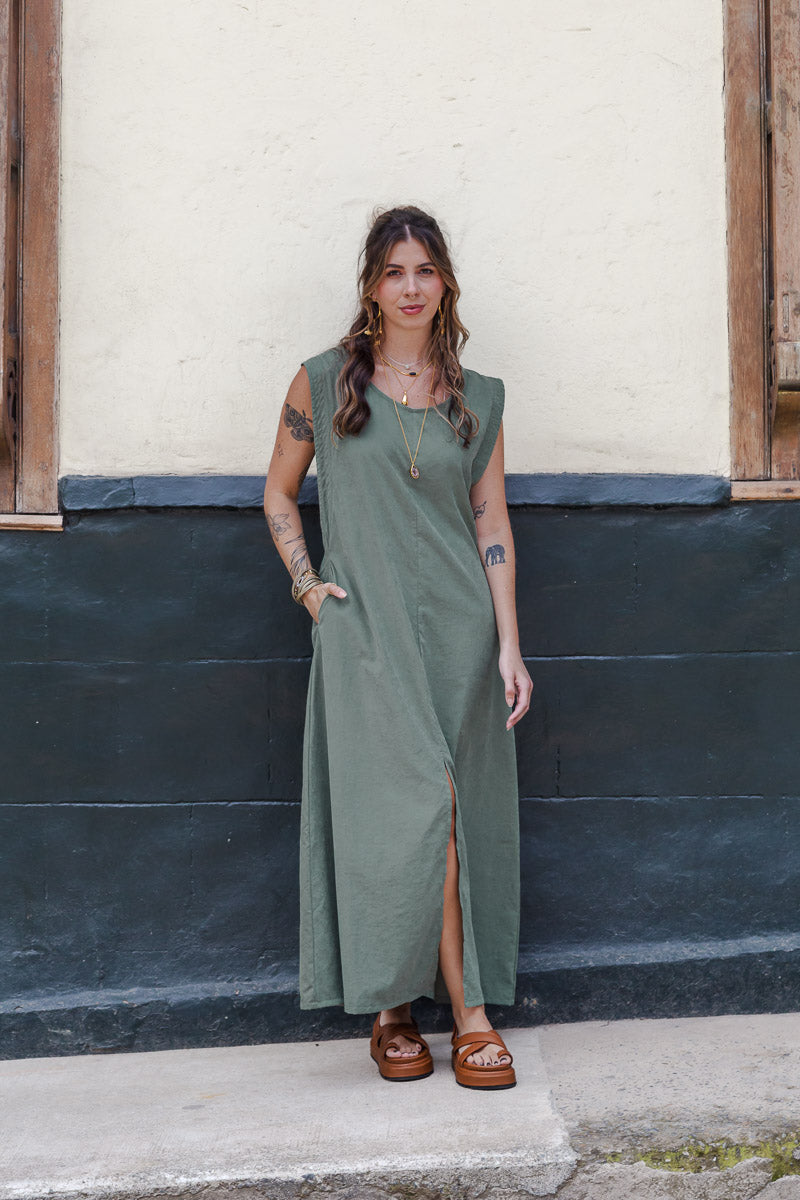 Vestido Sofía sin mangas con bolsillos y aberturas - Verde Oliva
